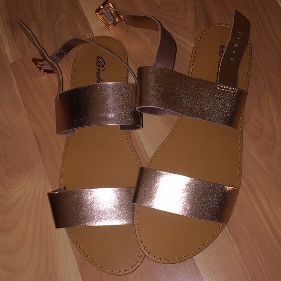 Sandals very pretty, fits perfectly - Picture 1 of 1